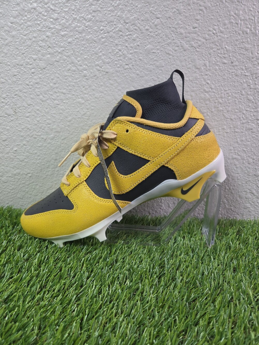 Nike Alpha Menace 4 Dunk Men’s 10.5 Black Yellow Cleats HV6925-001 Iowa Wu Tang